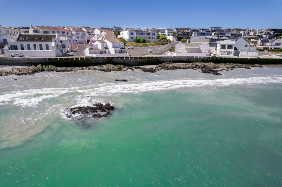 6 Bedroom Property for Sale in Bloubergstrand Western Cape